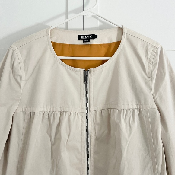 DKNY Zip Front Jacket with Pockets in Light Beige Size 12 - Picture 2 of 5
